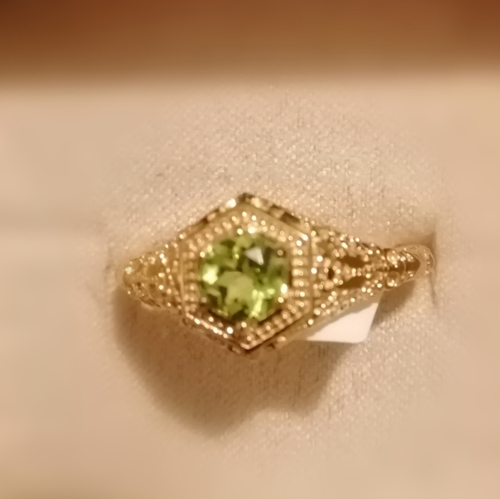 Peridot ring - Picture 3 of 9